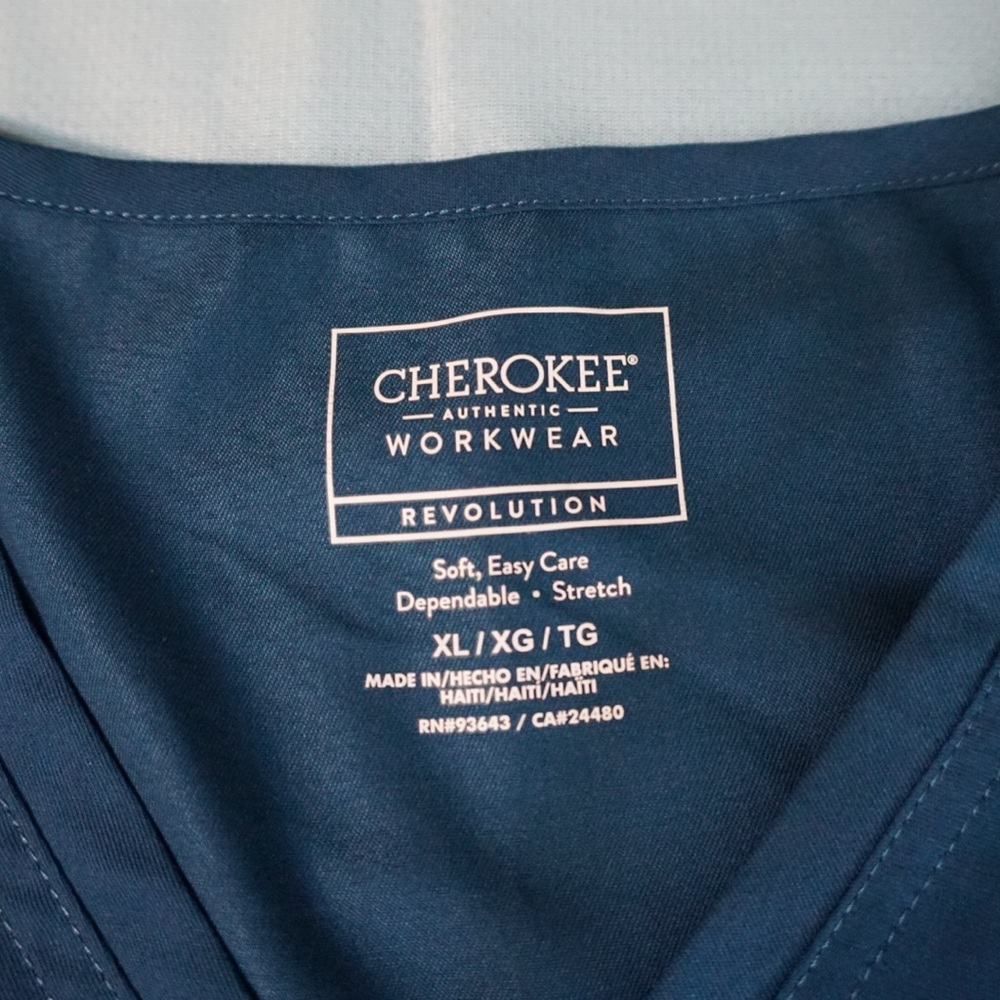 Cherokee Scrub Top - Picture 2 of 6